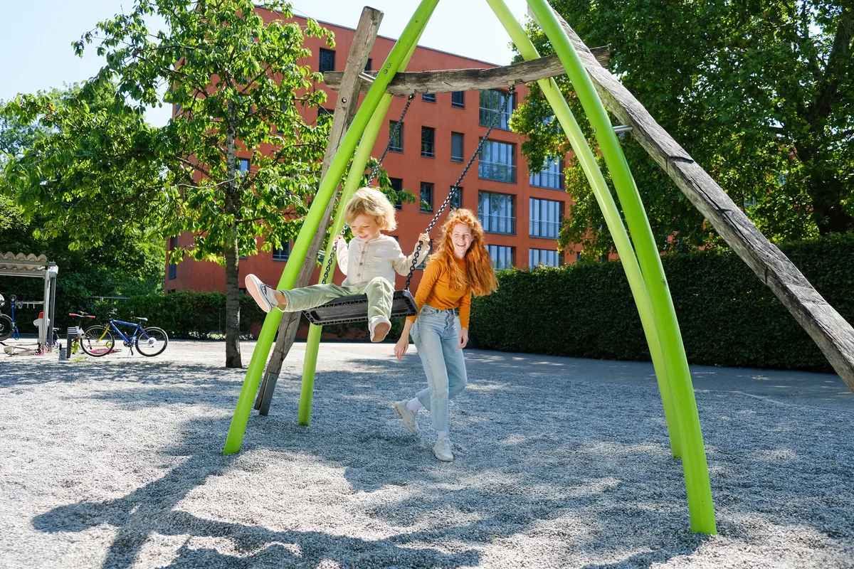 … auch bestärkende Bilder. Bilder zur Kampagne «Go offline!» der Schulen im Bezirk Uster.